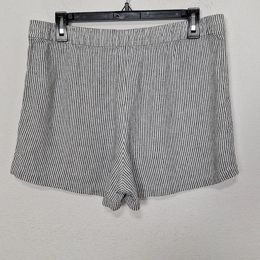 J. Crew Black White Linen Blend Vacation Festival Striped Pull On Shorts Size M